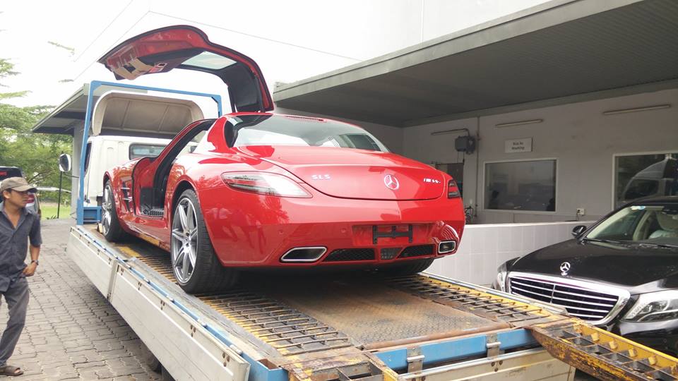 Thêm một siêu xe ‘cánh chim’ SLS AMG về Việt Nam với giá 12 tỷ